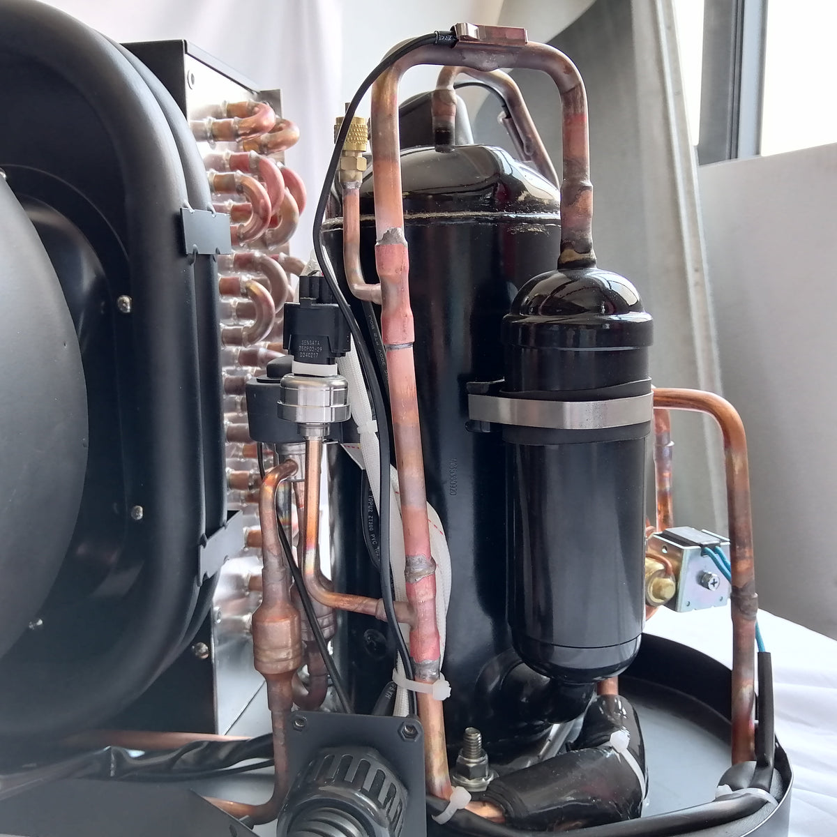 4I Marine Heat Exchanger Solar Air Conditioner - 48v / 24v / 12v DC Titanium Standalone - Inclusive Inc