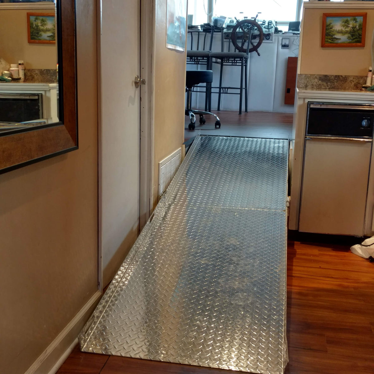 Stay Aboard M/V Possibilities - Accessible, Solar-Hybrid Motor Yacht - North Fort Myers, FL