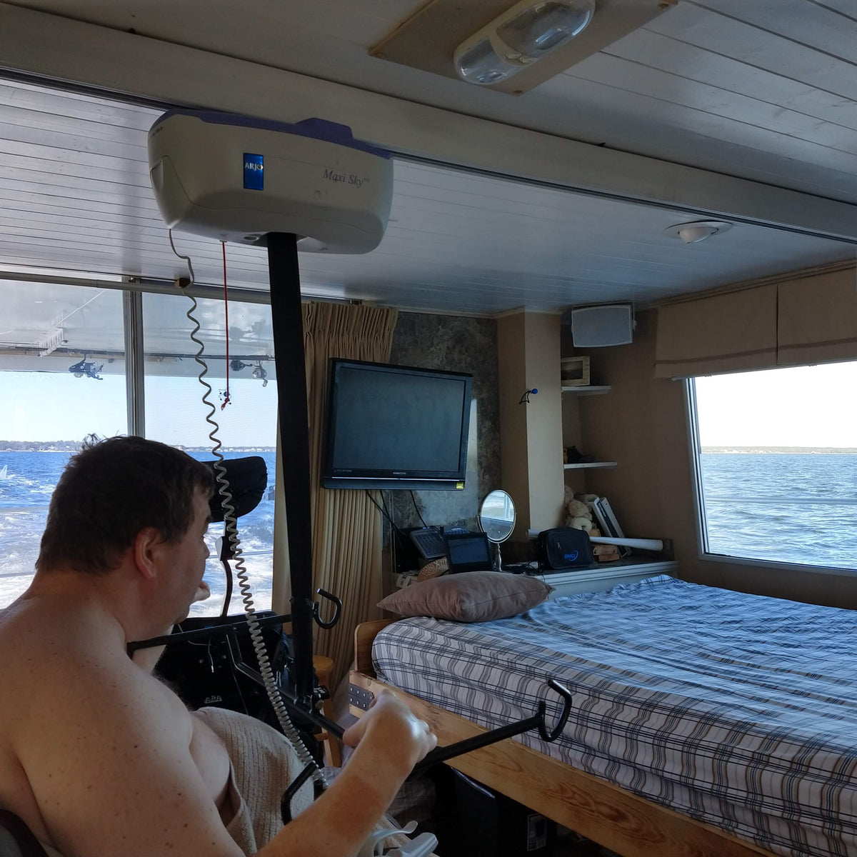 Stay Aboard M/V Possibilities - Accessible, Solar-Hybrid Motor Yacht - North Fort Myers, FL